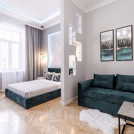 Modern Apartment Lviv Extérieur photo