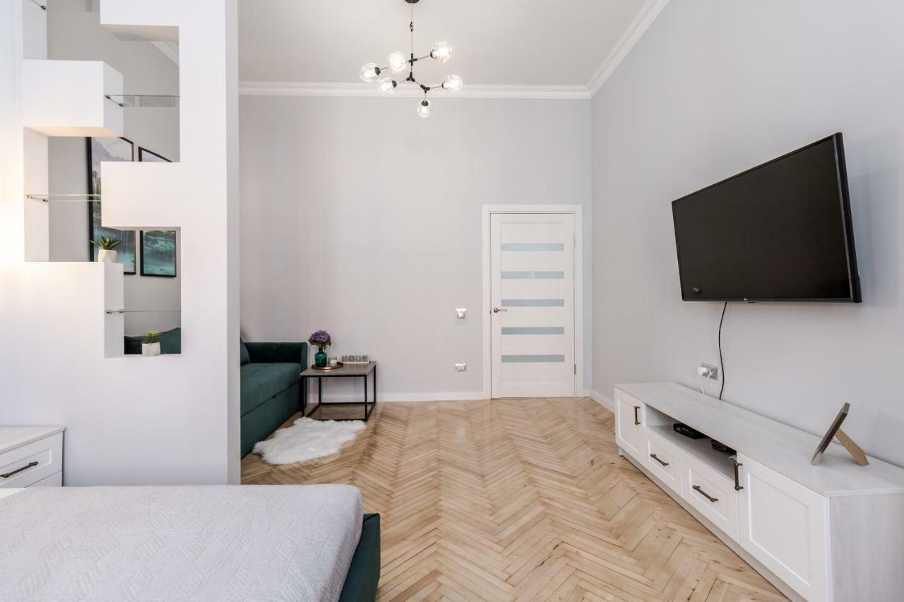 Modern Apartment Lviv Extérieur photo